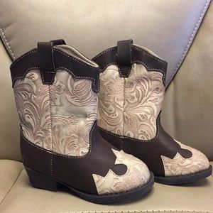 Cute Embossed Cowgirl Boots NWOT